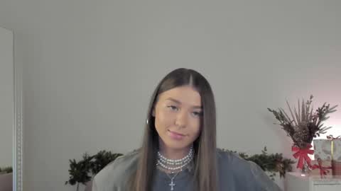 Snapshot of violetta_finch chatting on December 13, 8:21 am violetta_finch online show from December 13, 8:21 am