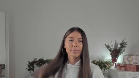 Snapshot of violetta_finch chatting on January 25, 8:21 am violetta_finch online show from January 25, 8:21 am