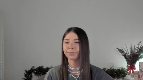 Snapshot of violetta_finch chatting on January 5, 8:22 am violetta_finch online show from January 5, 8:22 am