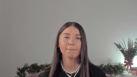 Snapshot of violetta_finch chatting on January 8, 8:16 am violetta_finch online show from January 8, 8:16 am