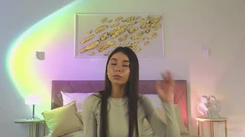 Snapshot of violetta_finch chatting on October 19, 10:39 am violetta_finch online show from October 19, 10:39 am