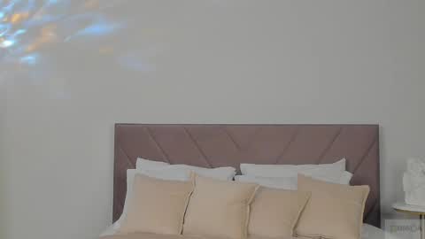 Snapshot of violetta_finch chatting on March 7, 10:35 am violetta_finch online show from March 7, 10:35 am