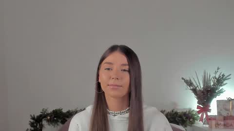 Snapshot of violetta_finch chatting on January 6, 8:14 am violetta_finch online show from January 6, 8:14 am