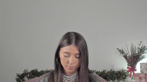 Snapshot of violetta_finch chatting on January 12, 8:14 am violetta_finch online show from January 12, 8:14 am