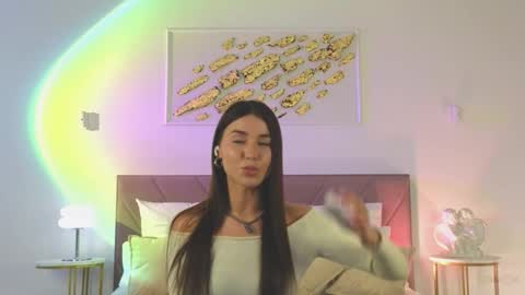 Snapshot of violetta_finch chatting on October 17, 10:18 am violetta_finch online show from October 17, 10:18 am