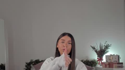 Snapshot of violetta_finch chatting on January 11, 8:11 am violetta_finch online show from January 11, 8:11 am