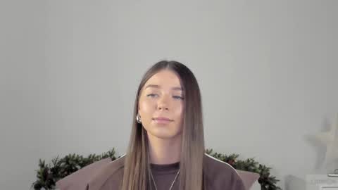 Snapshot of violetta_finch chatting on December 8, 8:20 am violetta_finch online show from December 8, 8:20 am