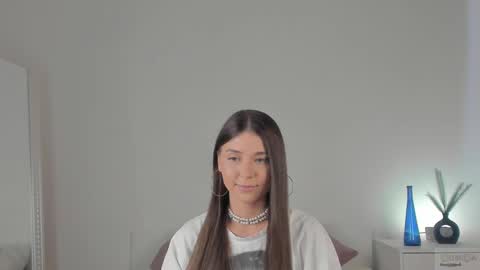 Snapshot of violetta_finch chatting on February 23, 12:41 pm violetta_finch online show from February 23, 12:41 pm