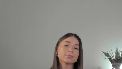 Snapshot of violetta_finch chatting on December 26, 8:28 am violetta_finch online show from December 26, 8:28 am