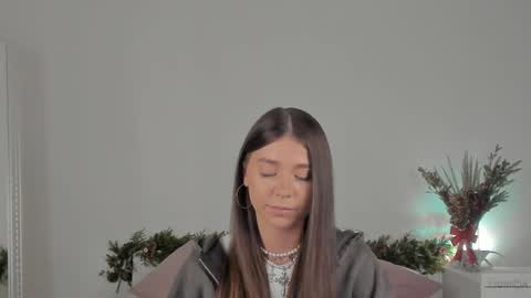 Snapshot of violetta_finch chatting on January 27, 8:29 am violetta_finch online show from January 27, 8:29 am