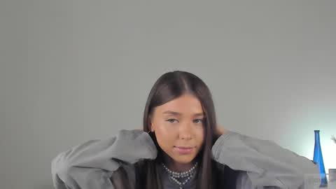 Snapshot of violetta_finch chatting on February 9, 8:22 am violetta_finch online show from February 9, 8:22 am