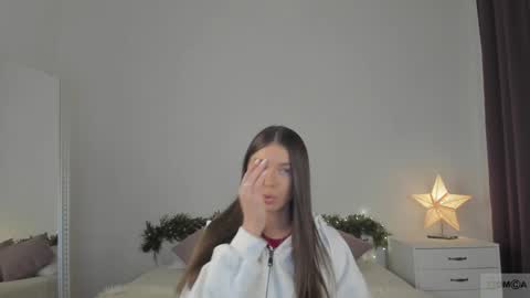 Snapshot of violetta_finch chatting on December 6, 8:26 am violetta_finch online show from December 6, 8:26 am