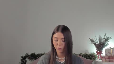 Snapshot of violetta_finch chatting on December 27, 8:24 am violetta_finch online show from December 27, 8:24 am