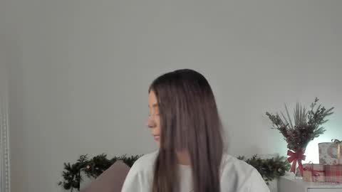 Snapshot of violetta_finch chatting on January 19, 8:07 am violetta_finch online show from January 19, 8:07 am
