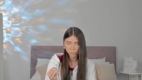 Snapshot of violetta_finch chatting on March 11, 10:07 am violetta_finch online show from March 11, 10:07 am