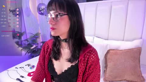 violettacolinss online show from February 9, 11:34 am