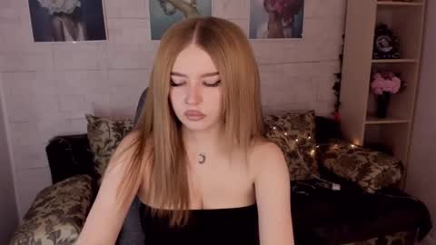 ViolettaOtis online show from January 26, 11:28 am