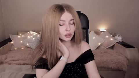 ViolettaOtis online show from February 15, 11:28 am