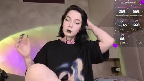 Vivi   online show from April 13, 12:45 am