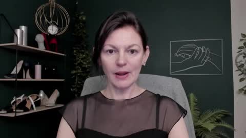 Vivian online show from December 15, 8:19 am