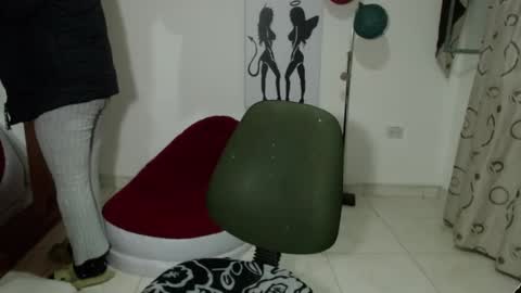 vivian_milf_paint online show from October 9, 3:54 am