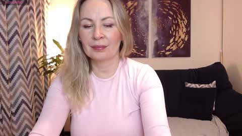 Vivian online show from November 5, 6:24 pm