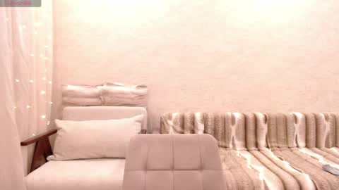 Vivian online show from April 15, 5:13 pm