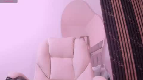 Snapshot of vivianne_scott chatting on October 15, 12:52 pm Vivi online show from October 15, 12:52 pm