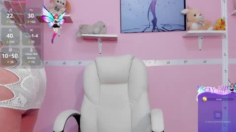 Snapshot of vivianne_scott chatting on December 30, 12:20 pm Vivi online show from December 30, 12:20 pm