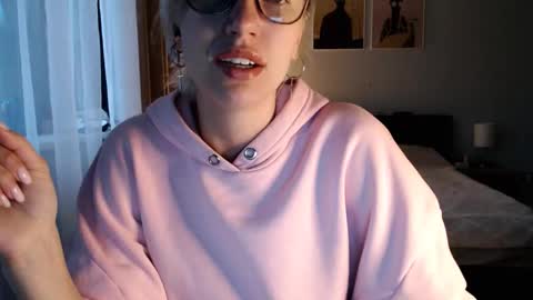 Snapshot of vivica_coke chatting on March 4, 5:32 am VI online show from March 4, 5:32 am