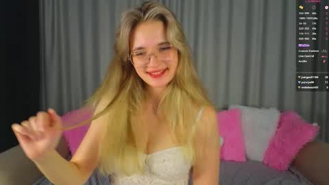 vivyboo111 online show from October 29, 7:05 pm