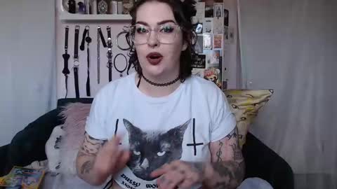 Snapshot of vixinvvitch chatting on October 11, 7:38 pm VIXIN online show from October 11, 7:38 pm