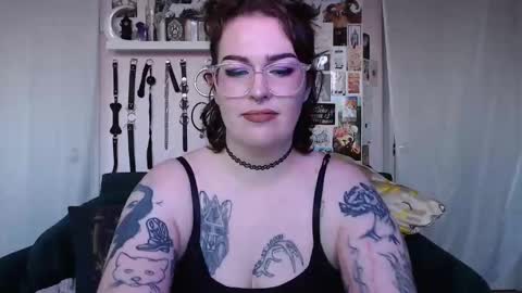 Snapshot of vixinvvitch chatting on October 7, 8:13 pm VIXIN online show from October 7, 8:13 pm