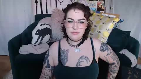 Snapshot of vixinvvitch chatting on October 1, 4:01 pm VIXIN online show from October 1, 4:01 pm