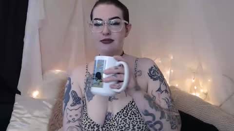 Snapshot of vixinvvitch chatting on December 13, 6:49 pm VIXIN online show from December 13, 6:49 pm