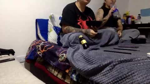 Danny and Ale online show from April 15, 8:31 pm