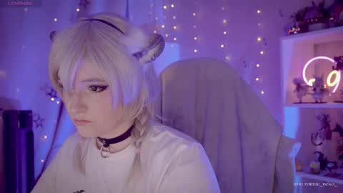 vronnier online show from October 19, 7:38 pm