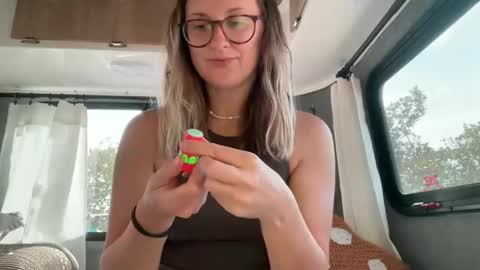 Snapshot of wanderlustjade chatting on February 5, 5:43 pm Jade online show from February 5, 5:43 pm