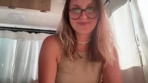 Snapshot of wanderlustjade chatting on February 10, 8:42 pm Jade online show from February 10, 8:42 pm