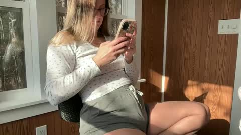 Snapshot of wanderlustjade chatting on January 8, 4:22 pm Jade online show from January 8, 4:22 pm