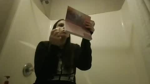 waywardqueen online show from October 31, 10:41 am