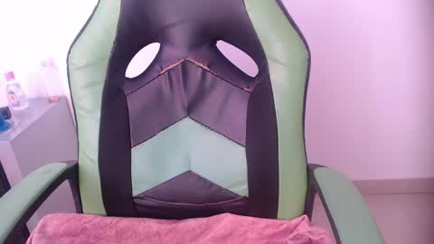 Trixie 3 online show from April 12, 7:49 pm