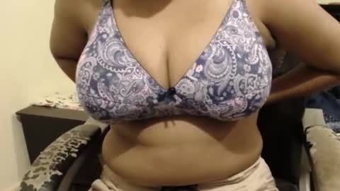 mina online show from February 6, 10:51 am