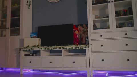 Snapshot of weed_princesss chatting on December 9, 1:24 pm  moon  online show from December 9, 1:24 pm