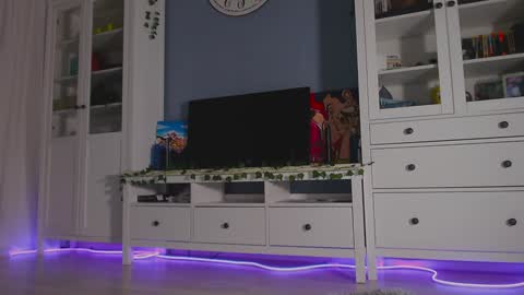 Snapshot of weed_princesss chatting on December 2, 1:12 pm  moon  online show from December 2, 1:12 pm