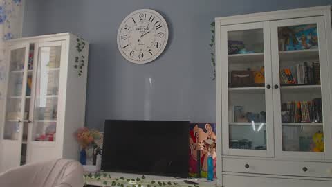 Snapshot of weed_princesss chatting on February 7, 11:01 am  moon  online show from February 7, 11:01 am