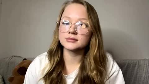 Elise online show from November 27, 5:05 pm