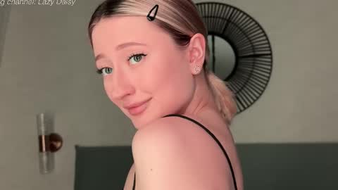 Daisy    online show from March 3, 5:52 pm