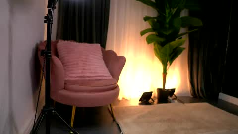 Wendy online show from April 18, 9:15 pm