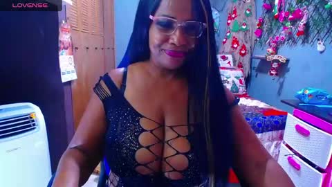 Snapshot of wethotass chatting on December 25, 8:29 am gina online show from December 25, 8:29 am